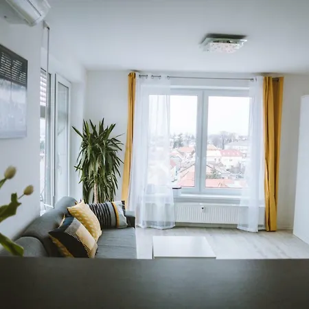 Apartmán Design Apartment, The City Centre Close To The Health Spa Piest'any